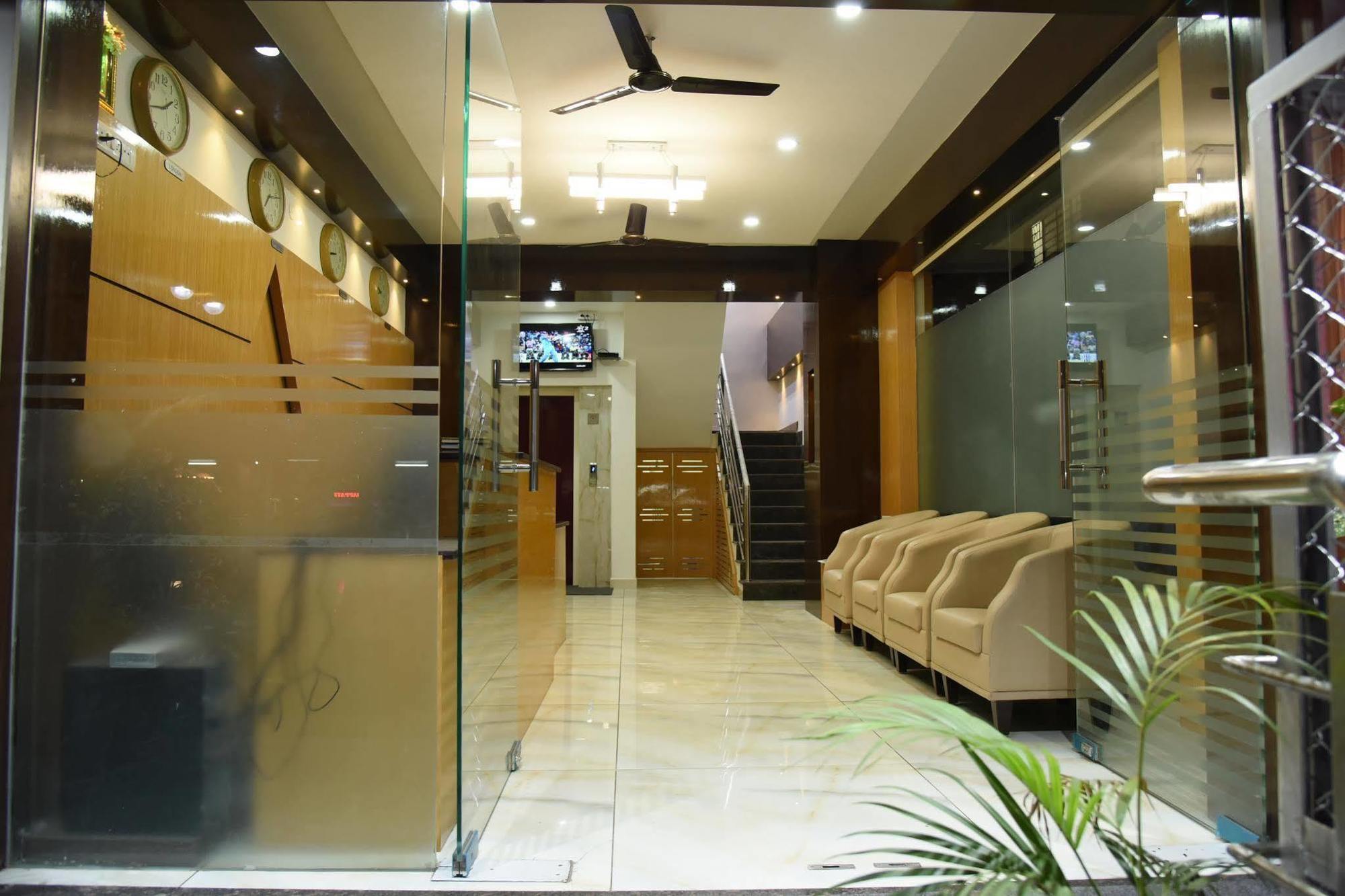 Capital O 76622 Hotel Raama Grand Mysuru Zewnętrze zdjęcie